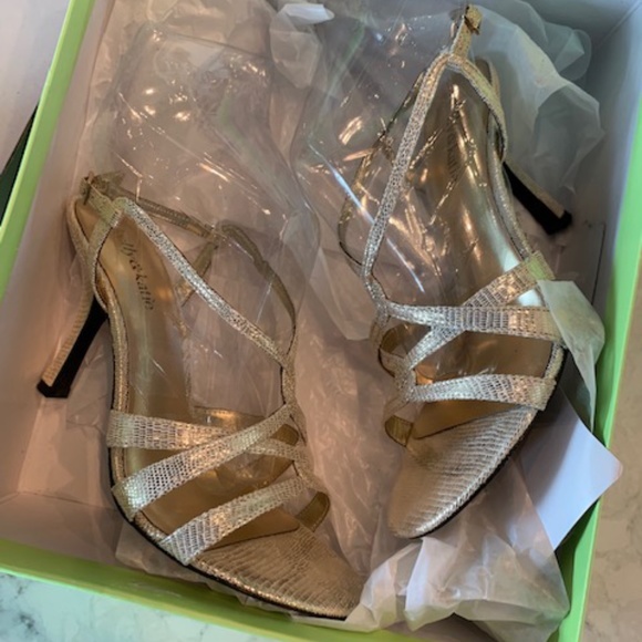 Kate & Kelly Fleck of Gold Heeled Sandals - Picture 12 of 12